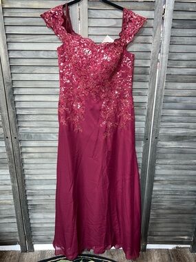 Mother of the Bride, Black Tie, Sequin Burgundy Off-Shoulder Evening Dress sz 8